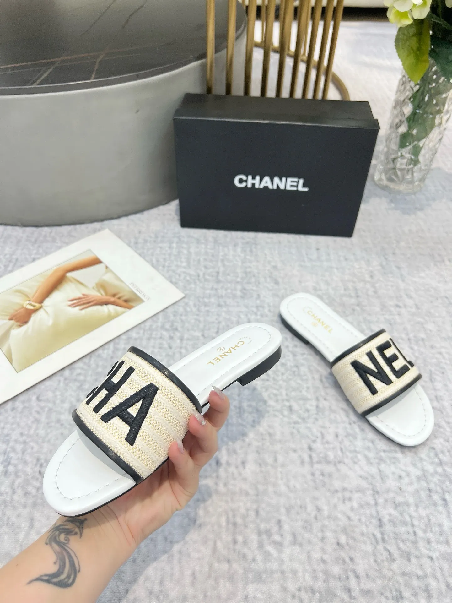 👟👟Ex-factory price 340👟👟 Genuine leather sole +30 CHANEL, the upper uses three-dimensional electric embroidery technology, the upper foot is comfortable, soft and breathable, must-have size 35-43 every day, leather sole +30